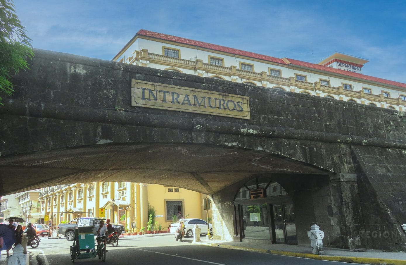Entrada al casco histórico de Manila, la flor de la canela