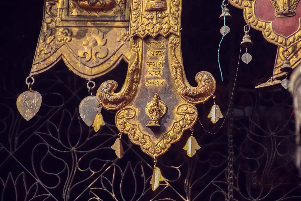 Ornamentación budista de templo newari en el Valle de Katmandú.